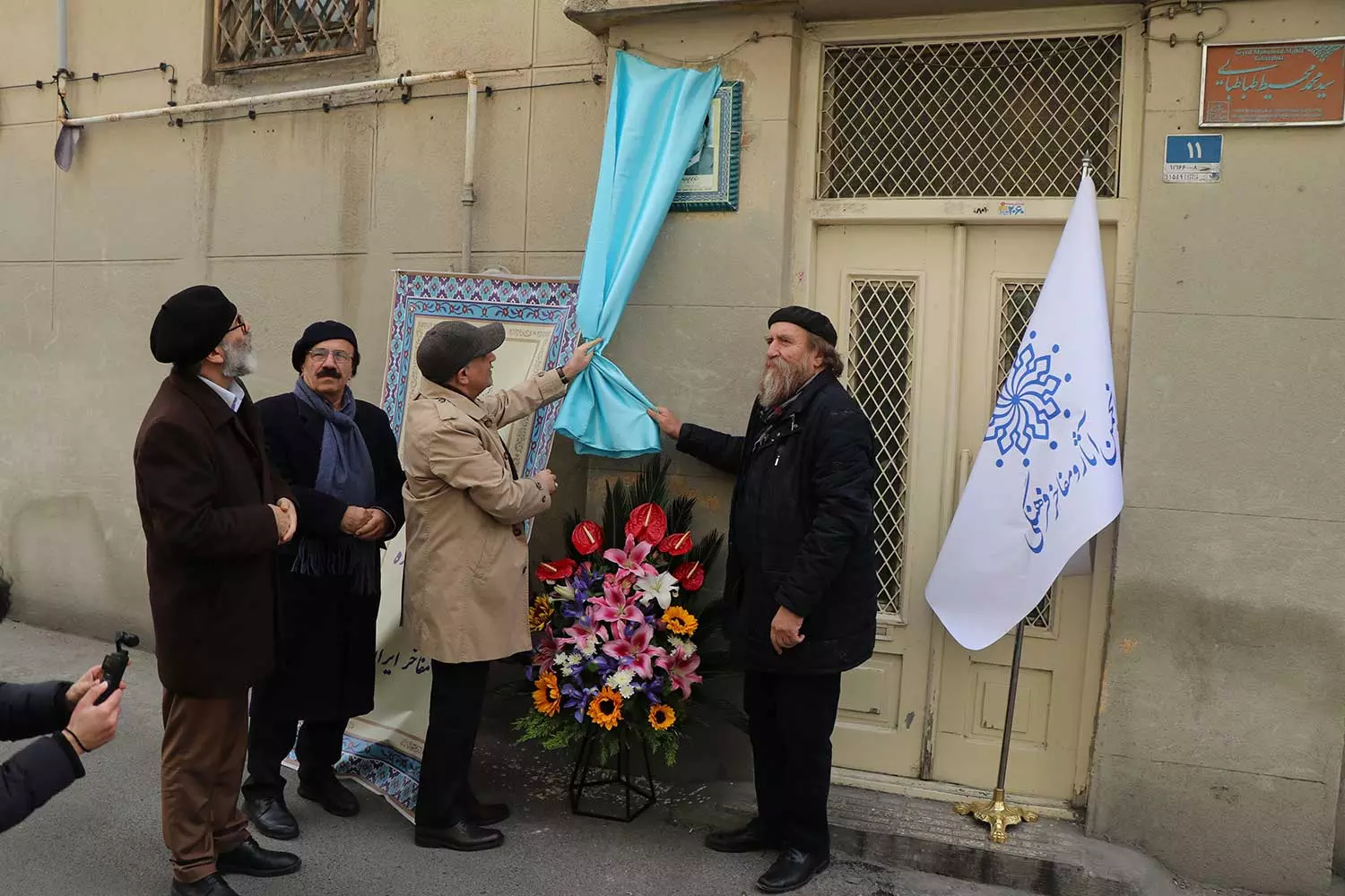 کاشینگاره محمد محیط طباطبائی نصب شد