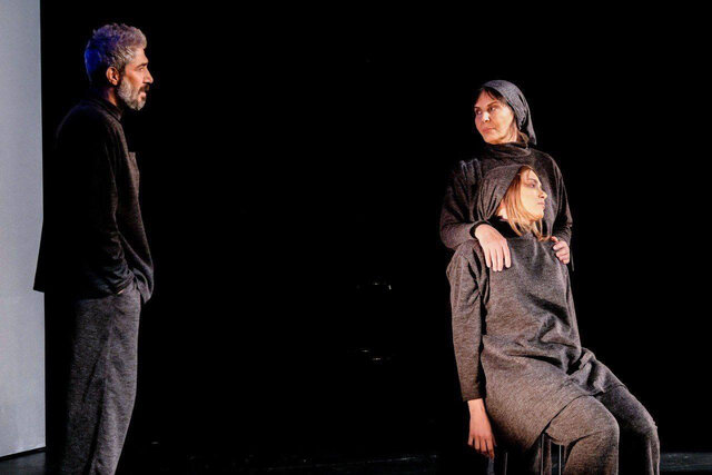 ساعد سهیلی، سیما تیرانداز، لیندا کیانی، صابر ابر و ... روی صحنهاند