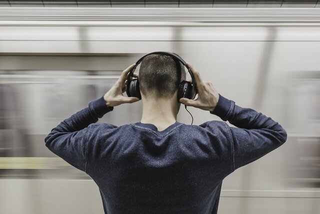 ویدیو/ هدفونهای نویزگیر به شنوایی ما آسیب میزنند؟ ویدیو/ هدفونهای نویزگیر به شنوایی ما آسیب میزنند؟