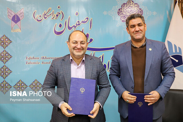امضای تفاهمنامه همکاری بین جهاددانشگاهی و دانشگاه آزاد اصفهان