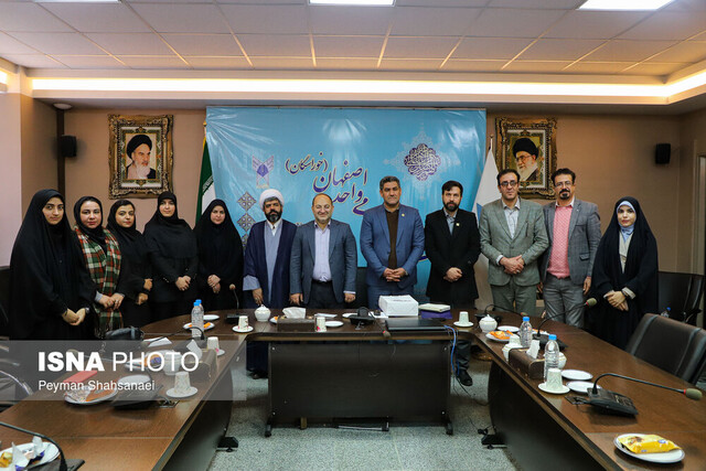 امضای تفاهمنامه همکاری بین جهاددانشگاهی و دانشگاه آزاد اصفهان