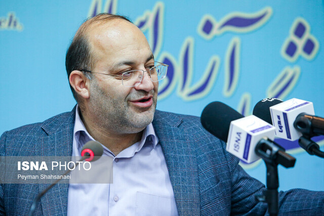 امضای تفاهمنامه همکاری بین جهاددانشگاهی و دانشگاه آزاد اصفهان