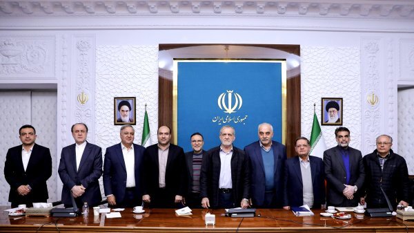تغییر آدمها مشکلی را حل نخواهد کرد