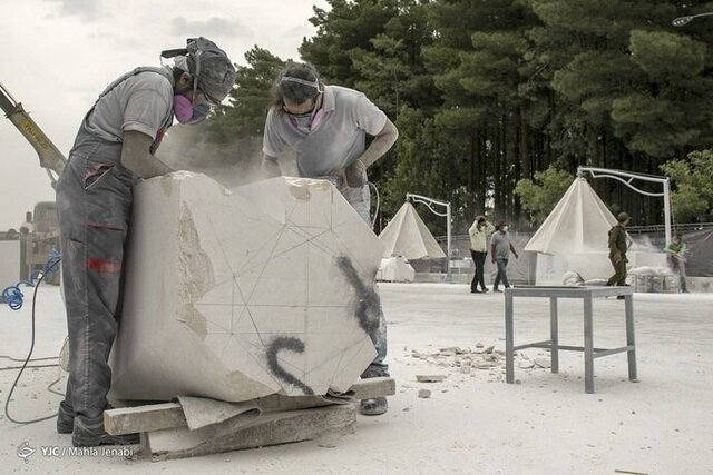 عکس آرشیوی است سنگهای جزیره کیش اثر هنری میشوند