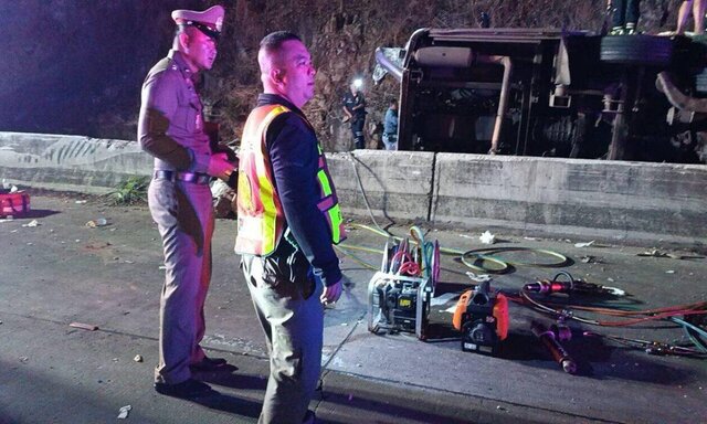 ۱۸ کشته و ۳۱ زخمی بر اثر واژگونی اتوبوس در شرق تایلند ۱۸ کشته و ۳۱ زخمی بر اثر واژگونی اتوبوس در شرق تایلند