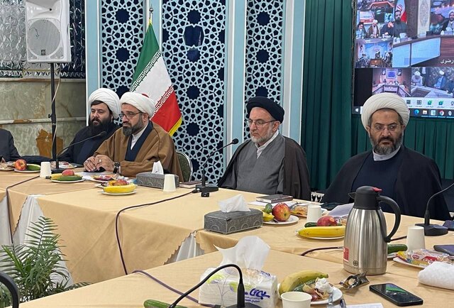 میزبانی از روزهداران با برپایی سفره افطاری ساده در بقاع متبرکه میزبانی از روزهداران با برپایی سفره افطاری ساده در بقاع متبرکه