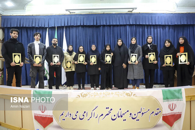 گروه دانشگاه شهید چمران در مسابقات مناظره دانشجویی خوزستان اول شد گروه دانشگاه شهید چمران در مسابقات مناظره دانشجویی خوزستان اول شد