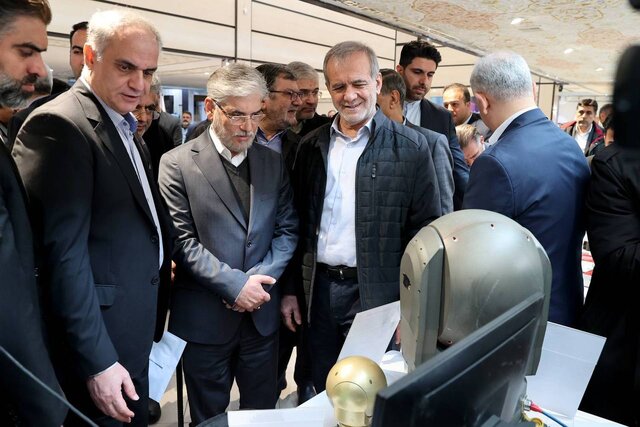 بازدید و رونمایی پزشکیان از ۱۲ محصول دانشبنیان بازدید و رونمایی پزشکیان از ۱۲ محصول دانشبنیان