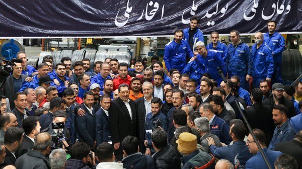 بازدید رئیس جمهور از دو شرکت تولیدی در شهرک صنعتی پرند بازدید رئیس جمهور از دو شرکت تولیدی در شهرک صنعتی پرند