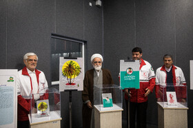 رونمایی از کتاب در جلسه شورای معاونین هلال احمر با حضور محمدرضا عارف، معاون اول رئیس جمهور