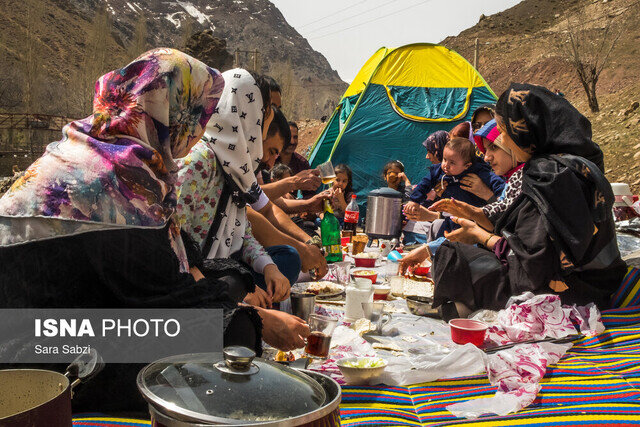 «کلوخاندازون» یا رسمِ هرچه میخواهد دل تنگت بخور! «کلوخاندازون» یا رسمِ هرچه میخواهد دل تنگت بخور!