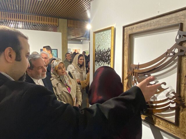 بازدید وزیر امور خارجه از نمایشگاههای خاص نیاوران