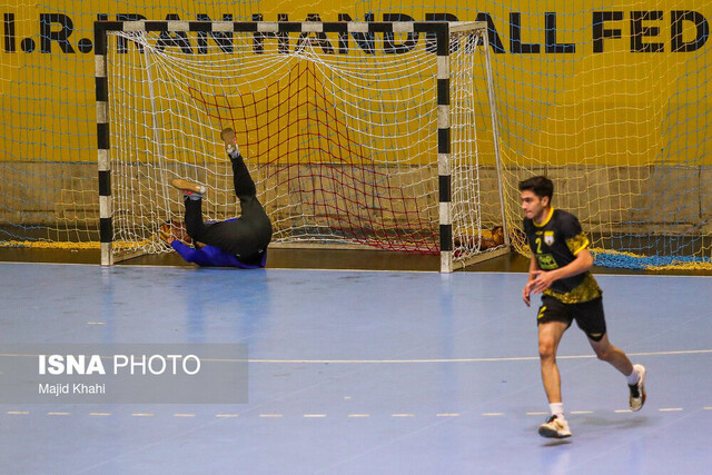 نبردهای نفس‌گیر در کازرون و اصفهان / شکست تلخ برای سپاهان و پیروزی قاطع برای سپاهان‌نوین