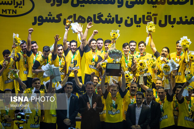 تنها نمایندگان نصف‌جهان در لیگ‌های برتر/ سپاهان در والیبال و هندبال ماند، مابقی رفتند
