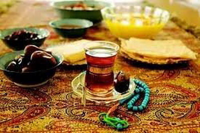 عکس تزیینی است. اهمیت مصرف صحیح مایعات و پرهیز از زیادهروی در چای در ماه رمضان