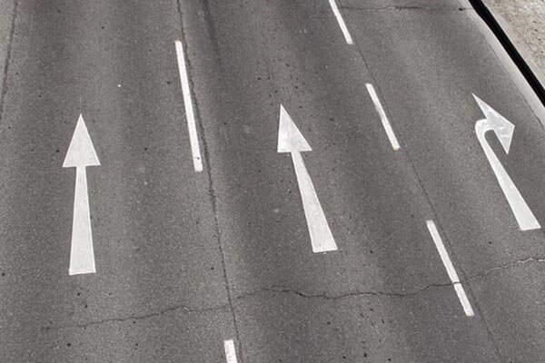 سردرگمی رانندگان و ترافیک سنگین در یاسوج بدون خط کشی