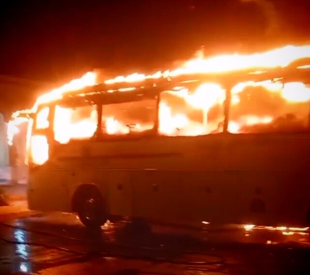 عکس آرشیوی است علت برخورد اتوبوس با کامیون در محور خاش به سراوان از سوی پلیس اعلام شد