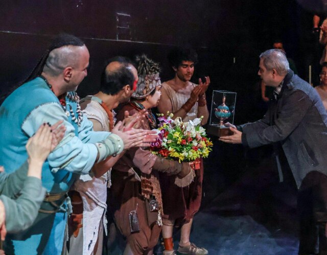 حضور پر رنگ پسیانیها بر صحنه و به سرانجام رساندن کار نیمه تمام «آتیلا»