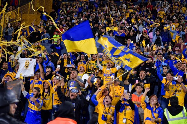 یک گل دیوانه وار در فوتبال بانوان + فیلم یک گل دیوانه وار در فوتبال بانوان + فیلم