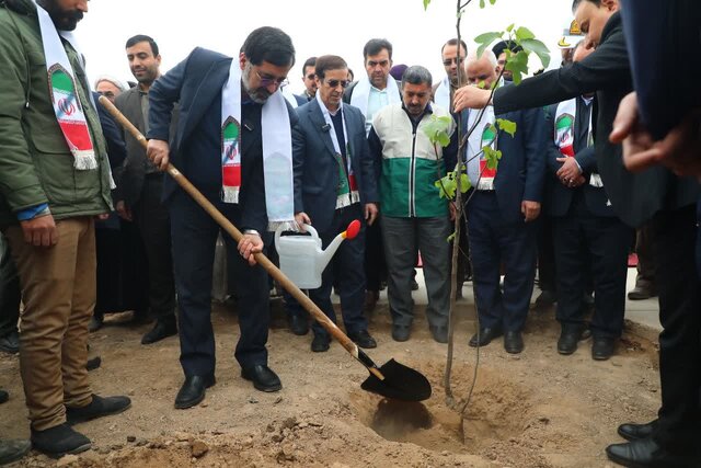 سرانه فضای سبز در شهر قم به جایگاه اصلی خود رسیده است سرانه فضای سبز در شهر قم به جایگاه اصلی خود رسیده است