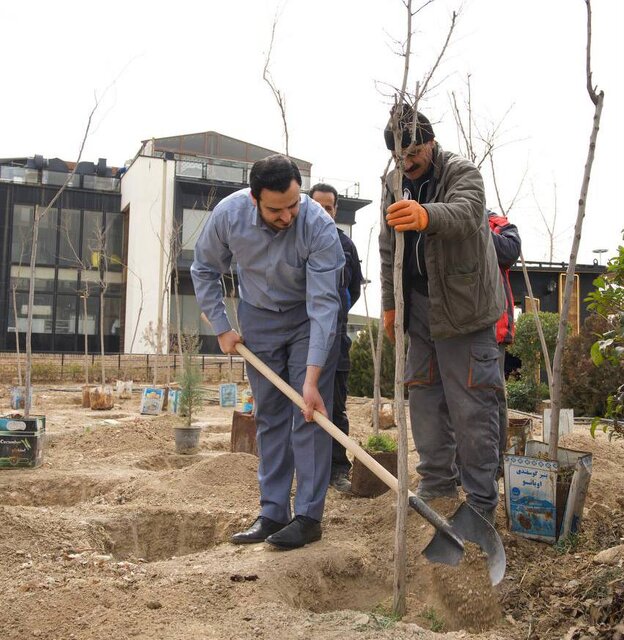 درخواست از تهرانیها برای اجرای طرح «نذر نهال»/ غرس 100 اصله نهال در مجموعه بام لند درخواست از تهرانیها برای اجرای طرح «نذر نهال»/ غرس 100 اصله نهال در مجموعه بام لند