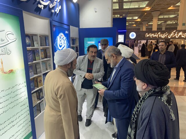 یک نشست و چند بازدید از سوی وزیر اسبق فرهنگ و ارشاد اسلامی در نمایشگاه قرآن یک نشست و چند بازدید از سوی وزیر اسبق فرهنگ و ارشاد اسلامی در نمایشگاه قرآن