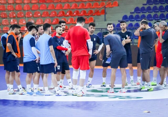 چهار بازیکن اردوی تیم ملی فوتسال را ترک کردند چهار بازیکن اردوی تیم ملی فوتسال را ترک کردند