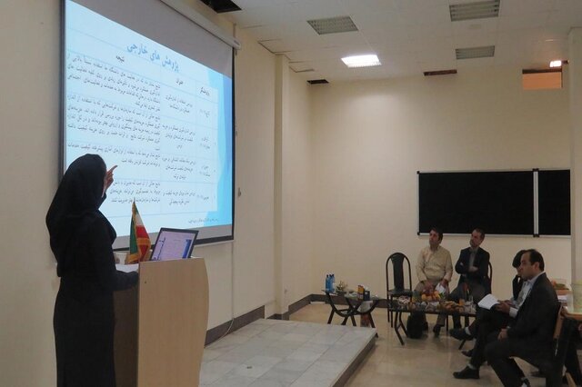 افزایش تعامل میان دانشجویان و داوران با تغییر روش دفاع از پایاننامه در دانشگاه آزاد