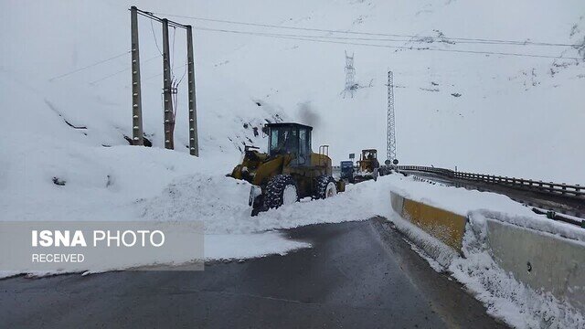 خطر ریزش سنگ و بهمن در جاده‌های کوهستانی البرز