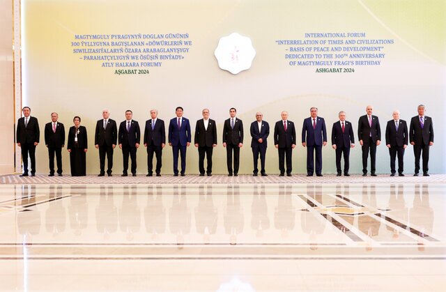 /۴فروردین/آماده/کولهبار «وفاق» در سفر به شمال و جنوب جهان