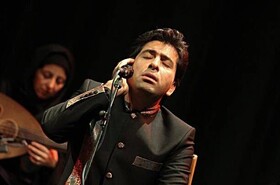محمد معتمدی «راز سرخ» را به مادر یک شهید تقدیم کرد