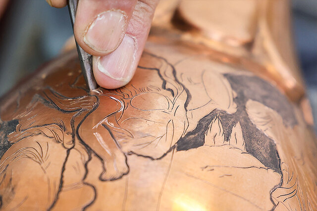 ویدیو/ قلمزنی؛ هنر نقش و نگار بر فلز ویدیو/ قلمزنی؛ هنر نقش و نگار بر فلز