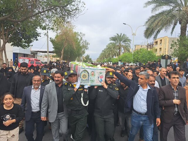 پیکر شهید «رضا درینی» در گلزار شهدای جیرفت آرام گرفت پیکر شهید «رضا درینی» در گلزار شهدای جیرفت آرام گرفت