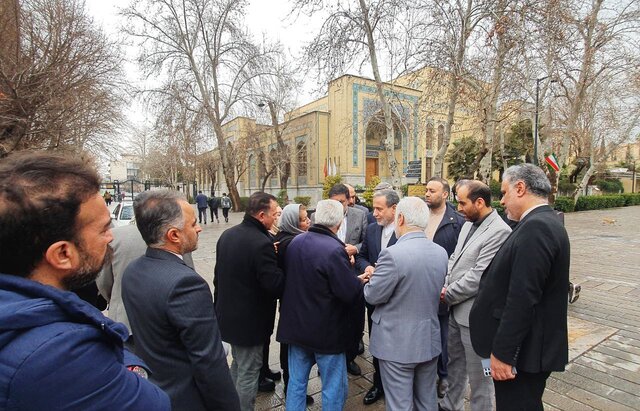 بازدید سرزده عراقچی از معاونت کنسولی و میز خدمت وزارت خارجه