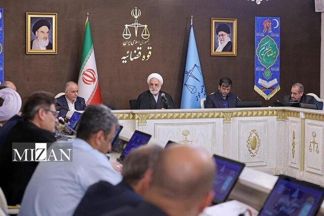 نشست اعضای کمیسیون «قضایی و حقوقی» مجلس با رئیس قوه قضاییه رئیس قوه قضاییه: نباید نگاه سلیقهای و جناحی به قانون داشته باشیم؛ قانون برای همه یکسان است