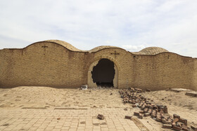 به دلیل عدم نظارت و کافی نبودن بودجه برای مرمت این بنا بخشی از بیمارستان دچار تخریب عمدی شده است