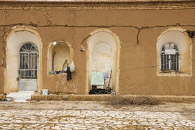 بیمارستان مرسلین در سال‌های اخیر به محل تجمع افراد بی‌خانمان و معتادان متجاهر تبدیل شده که این مسئله مشکلات متعددی را برای ساکنان اطراف بنا ایجاد کرده است.