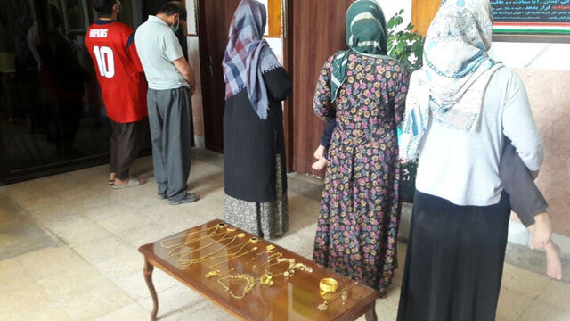 عکس تزئینی ست بازداشت باند خانوادگی سارقان کشروزن طلا در استان سمنان