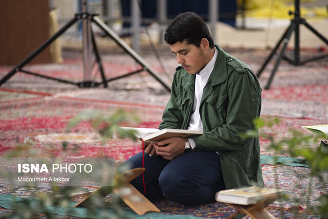 عکس تزئینی است کمال انس با قرآن موجب تغییر رفتار میشود