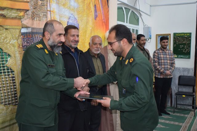 دشمن تلاش دارد مردم را نسبت به انقلاب و مسئولان بدبین کند دشمن تلاش دارد مردم را نسبت به انقلاب و مسئولان بدبین کند