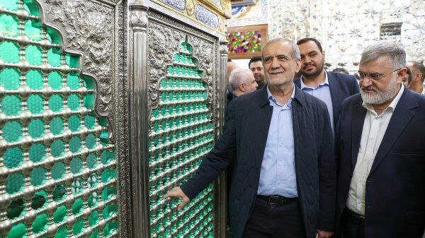 پزشکیان به زیارت بارگاه امام زاده جعفر بن موسی الکاظم (ع) رفت پزشکیان به زیارت بارگاه امام زاده جعفر بن موسی الکاظم (ع) رفت