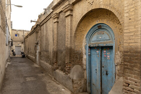 اسکندر مختاری، کارشناس پیشکسوت میراث فرهنگی، در طول19 سالی که از ثبت ملی این بافت تاریخی می‌گذرد شاهد اجرایی شدن طرح‌های مختلفی در این محدوده 150 هکتاری به عنوان بزرگترین محله شهربوده، او می‌گوید: تخریب گسترده و بی‌سرو صدا در بخش‌هایی از عودلاجان، عوارض بدی را از خود به جا گذاشت و هنوز هم مانند یک جراحت در دل این بافت تاریخی وجود دارد.