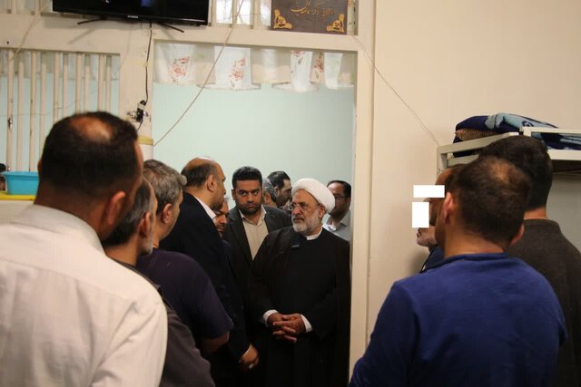 آزادی ۸۱ زندانی در بازدید رمضانی قضات از زندانهای استان سمنان