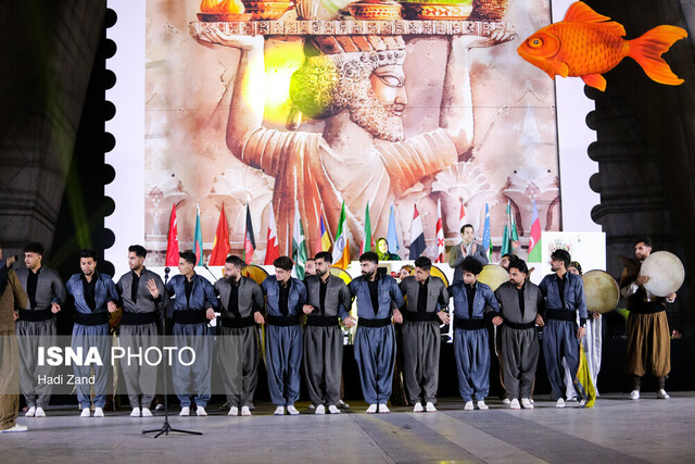 گزارش یک جشن؛ «بهار در بهار» در میدان آزادی با اجرای رقص اصیل کردی + ویدیو