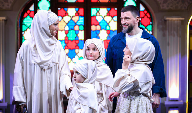 «هلال» برخلاف برنامههای استودیویی و خشک حرکت میکند