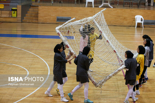 از ماجرای فوتسال بانوان تا چالش یک خانواده