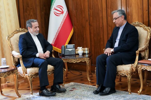 دیدار سفیر جدید ایران در انگلیس با عراقچی دیدار سفیر جدید ایران در انگلیس با عراقچی