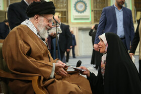 دیدار جمعی از شاعران و اهالی فرهنگ و ادب فارسی با رهبر انقلاب