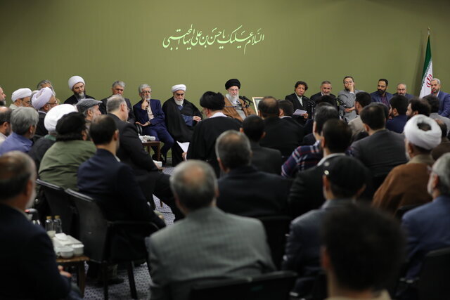 «توصیه رهبری درباره اشعار عاشقانه»، «غصه و غرور رئیسجمهور»، «پیشبینی درباره پیروزی آبراهام لینکلن در انتخابات ۲۰۲۸»