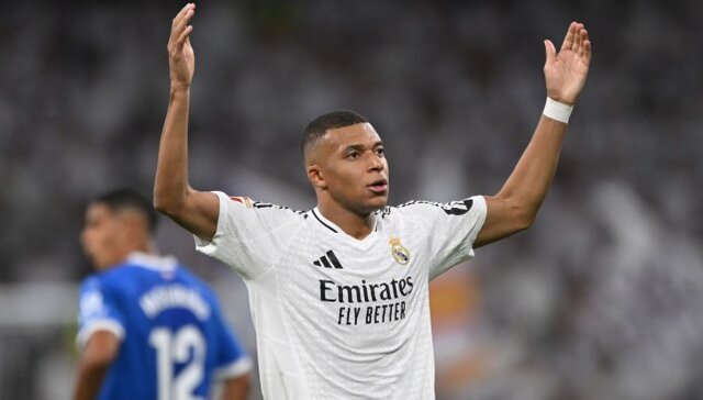 ویدیو/ واکنش جالب امباپه به مجسمهاش! ویدیو/ واکنش جالب امباپه به مجسمهاش!